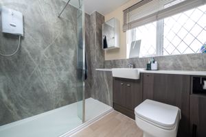 Shower room- click for photo gallery